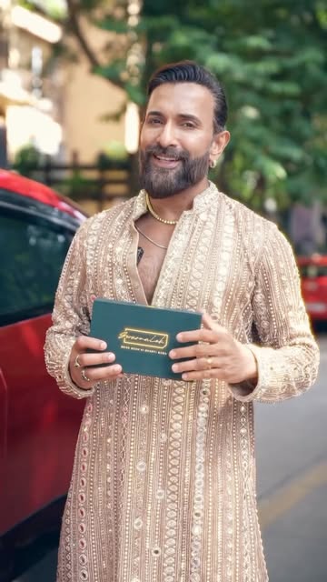 Terence Lewis holding a Swarnalok presentation at an outdoor event